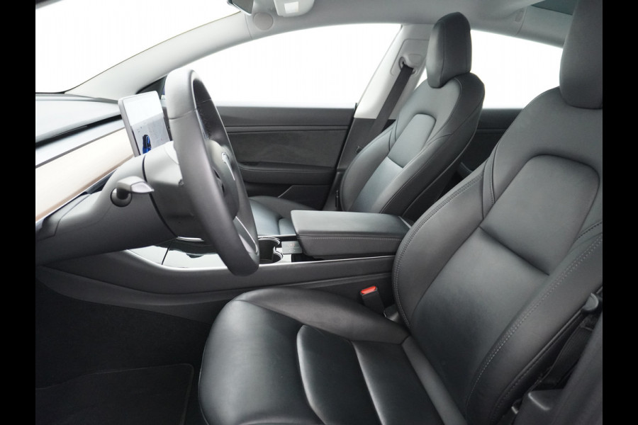 Tesla Model 3 RWD SR+ 60kWh 325PK FSD 3-Computer Lmv 19" AutoPilot Leder PanoDak Adaptive-Cruise Lmv Camera's Elektr.-Stuur+Stoelen+Spiegels+G Navi LED Comfortstoelen ACC DAB Keyless en Voorverwarmen interieur via App One-Pedal-Drive Origineel Nederlandse auto tot 11kw laden thuis! Garantie Accu tot 12-03-2028 max 160.000km 1.584kg licht!