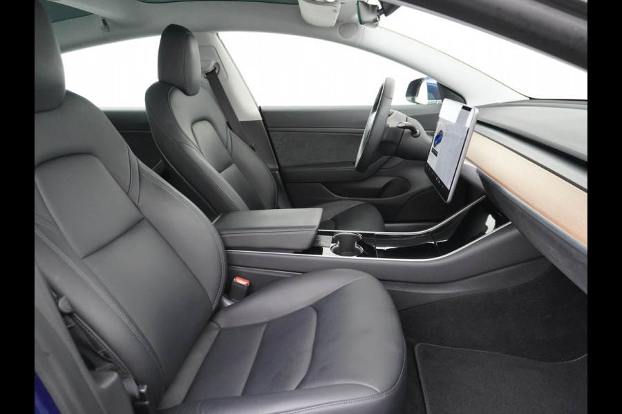 Tesla Model 3 RWD SR+ 60kWh 325PK FSD 3-Computer Lmv 19" AutoPilot Leder PanoDak Adaptive-Cruise Lmv Camera's Elektr.-Stuur+Stoelen+Spiegels+G Navi LED Comfortstoelen ACC DAB Keyless en Voorverwarmen interieur via App One-Pedal-Drive Origineel Nederlandse auto tot 11kw laden thuis! Garantie Accu tot 12-03-2028 max 160.000km 1.584kg licht!