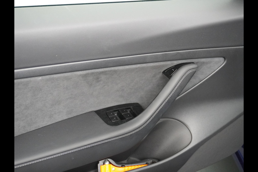 Tesla Model 3 RWD SR+ 60kWh 325PK FSD 3-Computer Lmv 19" AutoPilot Leder PanoDak Adaptive-Cruise Lmv Camera's Elektr.-Stuur+Stoelen+Spiegels+G Navi LED Comfortstoelen ACC DAB Keyless en Voorverwarmen interieur via App One-Pedal-Drive Origineel Nederlandse auto tot 11kw laden thuis! Garantie Accu tot 12-03-2028 max 160.000km 1.584kg licht!