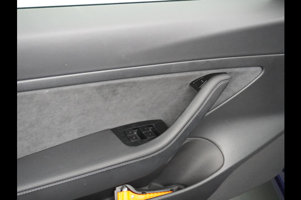 Tesla Model 3 RWD SR+ 60kWh 325PK FSD 3-Computer Lmv 19" AutoPilot Leder PanoDak Adaptive-Cruise Lmv Camera's Elektr.-Stuur+Stoelen+Spiegels+G Navi LED Comfortstoelen ACC DAB Keyless en Voorverwarmen interieur via App One-Pedal-Drive Origineel Nederlandse auto tot 11kw laden thuis! Garantie Accu tot 12-03-2028 max 160.000km 1.584kg licht!