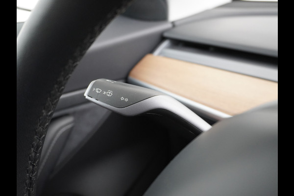 Tesla Model 3 RWD SR+ 60kWh 325PK FSD 3-Computer Lmv 19" AutoPilot Leder PanoDak Adaptive-Cruise Lmv Camera's Elektr.-Stuur+Stoelen+Spiegels+G Navi LED Comfortstoelen ACC DAB Keyless en Voorverwarmen interieur via App One-Pedal-Drive Origineel Nederlandse auto tot 11kw laden thuis! Garantie Accu tot 12-03-2028 max 160.000km 1.584kg licht!