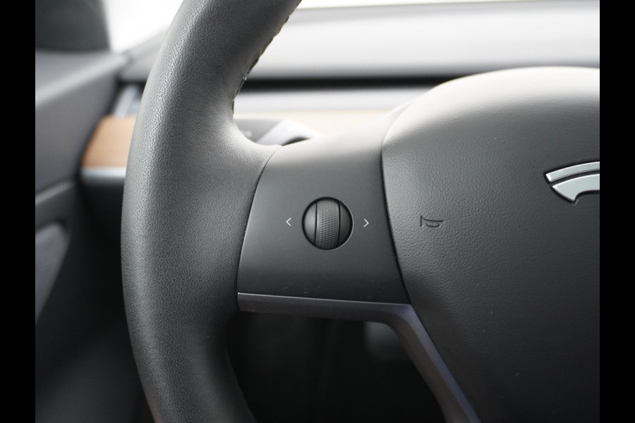 Tesla Model 3 RWD SR+ 60kWh 325PK FSD 3-Computer Lmv 19" AutoPilot Leder PanoDak Adaptive-Cruise Lmv Camera's Elektr.-Stuur+Stoelen+Spiegels+G Navi LED Comfortstoelen ACC DAB Keyless en Voorverwarmen interieur via App One-Pedal-Drive Origineel Nederlandse auto tot 11kw laden thuis! Garantie Accu tot 12-03-2028 max 160.000km 1.584kg licht!
