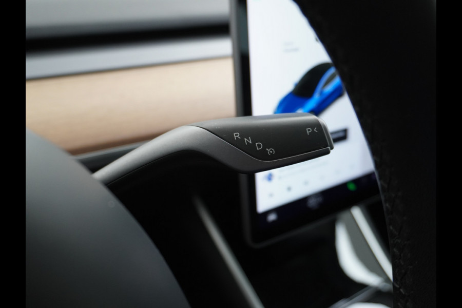 Tesla Model 3 RWD SR+ 60kWh 325PK FSD 3-Computer Lmv 19" AutoPilot Leder PanoDak Adaptive-Cruise Lmv Camera's Elektr.-Stuur+Stoelen+Spiegels+G Navi LED Comfortstoelen ACC DAB Keyless en Voorverwarmen interieur via App One-Pedal-Drive Origineel Nederlandse auto tot 11kw laden thuis! Garantie Accu tot 12-03-2028 max 160.000km 1.584kg licht!