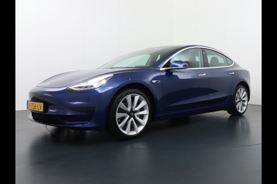 Tesla Model 3 RWD SR+ 60kWh 325PK FSD 3-Computer Lmv 19" AutoPilot Leder PanoDak Adaptive-Cruise Lmv Camera's Elektr.-Stuur+Stoelen+Spiegels+G Navi LED Comfortstoelen ACC DAB Keyless en Voorverwarmen interieur via App One-Pedal-Drive Origineel Nederlandse auto tot 11kw laden thuis! Garantie Accu tot 12-03-2028 max 160.000km 1.584kg licht!