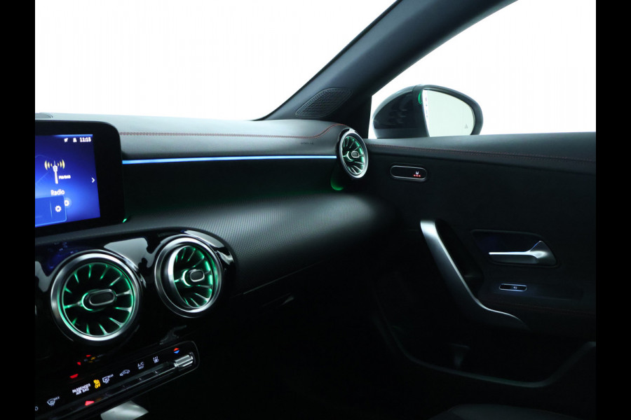 Mercedes-Benz CLA-Klasse Shooting Brake 250 e AMG Face Lift Plug-In Hybride | AMG Line Premium | Night Pakket | Panorama Schuif-Kanteldak | 11 kw Laden | Stuur en Stoelverwarmig | Inclusief 24 maanden MB Certified garantie voor Europa.
