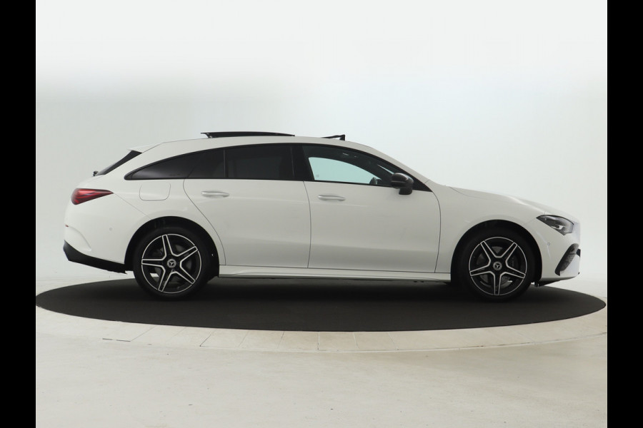 Mercedes-Benz CLA-Klasse Shooting Brake 250 e AMG Face Lift Plug-In Hybride | AMG Line Premium | Night Pakket | Panorama Schuif-Kanteldak | 11 kw Laden | Stuur en Stoelverwarmig | Inclusief 24 maanden MB Certified garantie voor Europa.