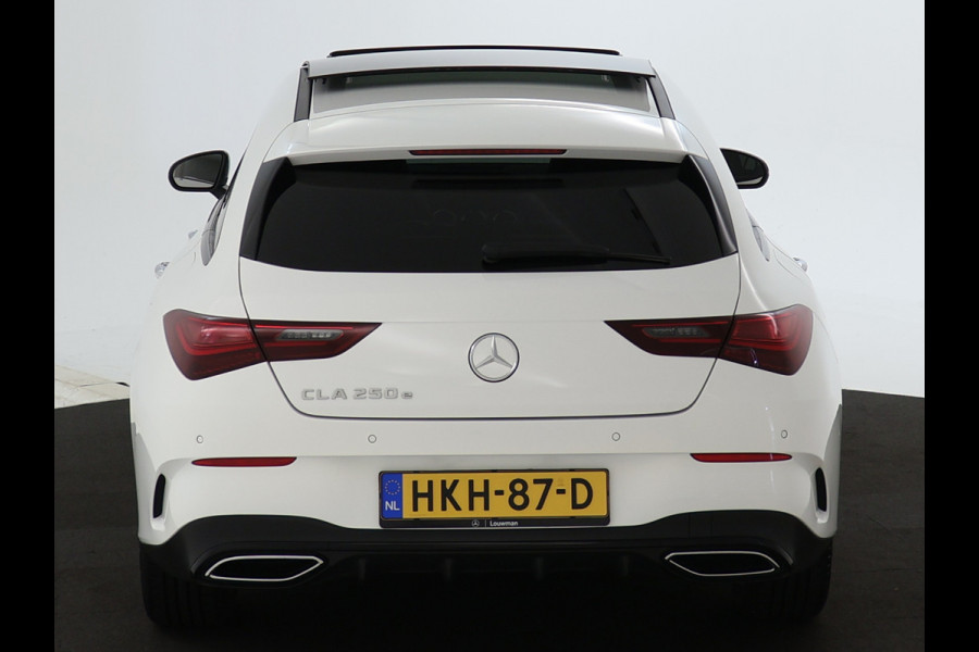 Mercedes-Benz CLA-Klasse Shooting Brake 250 e AMG Face Lift Plug-In Hybride | AMG Line Premium | Night Pakket | Panorama Schuif-Kanteldak | 11 kw Laden | Stuur en Stoelverwarmig | Inclusief 24 maanden MB Certified garantie voor Europa.
