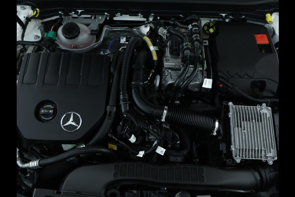 Mercedes-Benz CLA-Klasse Shooting Brake 250 e AMG Face Lift Plug-In Hybride | AMG Line Premium | Night Pakket | Panorama Schuif-Kanteldak | 11 kw Laden | Stuur en Stoelverwarmig | Inclusief 24 maanden MB Certified garantie voor Europa.