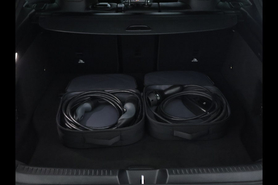Mercedes-Benz CLA-Klasse Shooting Brake 250 e AMG Face Lift Plug-In Hybride | AMG Line Premium | Night Pakket | Panorama Schuif-Kanteldak | 11 kw Laden | Stuur en Stoelverwarmig | Inclusief 24 maanden MB Certified garantie voor Europa.