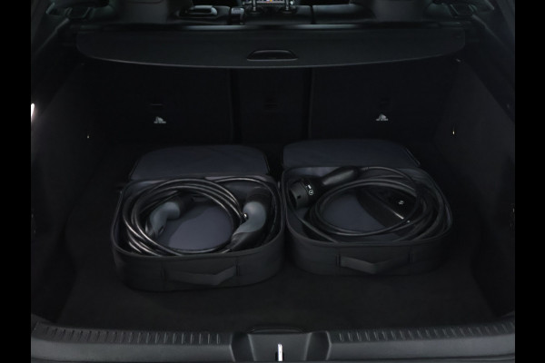Mercedes-Benz CLA-Klasse Shooting Brake 250 e AMG Face Lift Plug-In Hybride | AMG Line Premium | Night Pakket | Panorama Schuif-Kanteldak | 11 kw Laden | Stuur en Stoelverwarmig | Inclusief 24 maanden MB Certified garantie voor Europa.