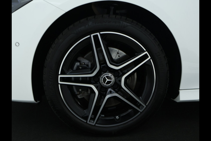 Mercedes-Benz CLA-Klasse Shooting Brake 250 e AMG Face Lift Plug-In Hybride | AMG Line Premium | Night Pakket | Panorama Schuif-Kanteldak | 11 kw Laden | Stuur en Stoelverwarmig | Inclusief 24 maanden MB Certified garantie voor Europa.