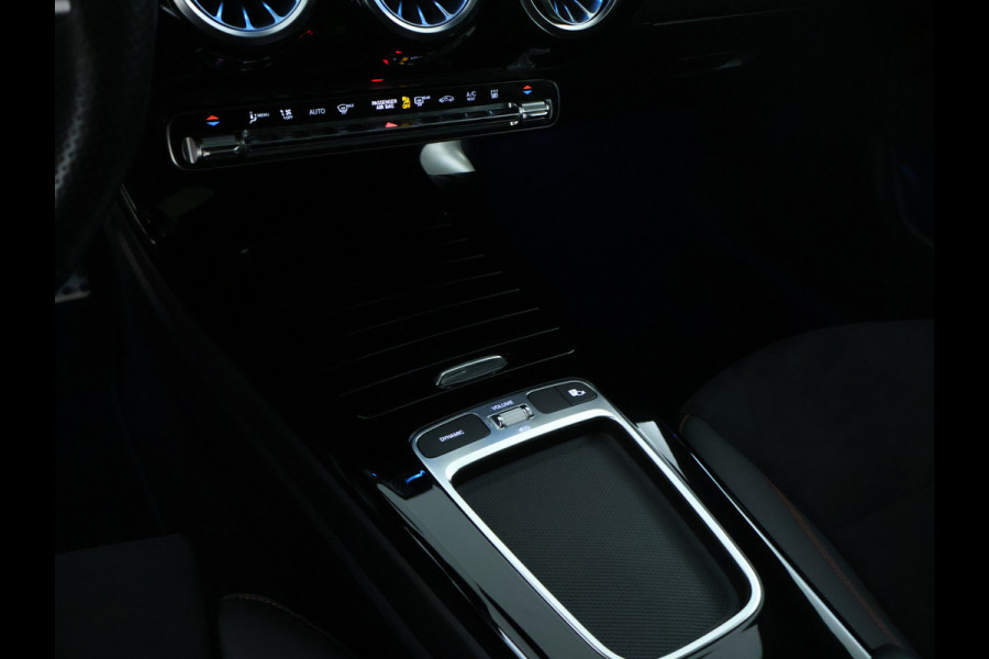 Mercedes-Benz CLA-Klasse Shooting Brake 250 e AMG Face Lift Plug-In Hybride | AMG Line Premium | Night Pakket | Panorama Schuif-Kanteldak | 11 kw Laden | Stuur en Stoelverwarmig | Inclusief 24 maanden MB Certified garantie voor Europa.