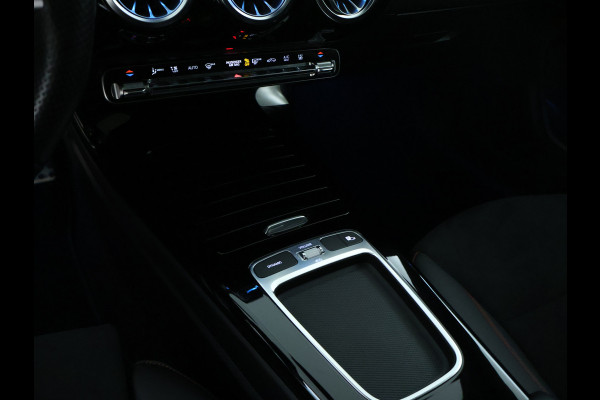 Mercedes-Benz CLA-Klasse Shooting Brake 250 e AMG Face Lift Plug-In Hybride | AMG Line Premium | Night Pakket | Panorama Schuif-Kanteldak | 11 kw Laden | Stuur en Stoelverwarmig | Inclusief 24 maanden MB Certified garantie voor Europa.