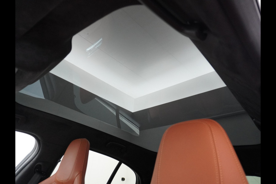 Jaguar I-PACE EV400 PK First HSE Pano-Dak Matrix LED Luchtvering €108K-nieuw! Lmv 22" Alcantara Stuur Leder-KuipStoelen+Ventilatie+Geheugen Ap Meridian™ Surround 825Watt Dual-Ecc achter ! Driver-Assistance-Pack AEB DodehoekDetector ASR Hill-Hold Roll-Stability Control Verkeersborddetectie vermoeidheidsherkenning Uitparke Orig. NLse auto 4,8sec 0-100 Snelladen tot 104kw DC 696Nm koppel ! 90kwh accu !