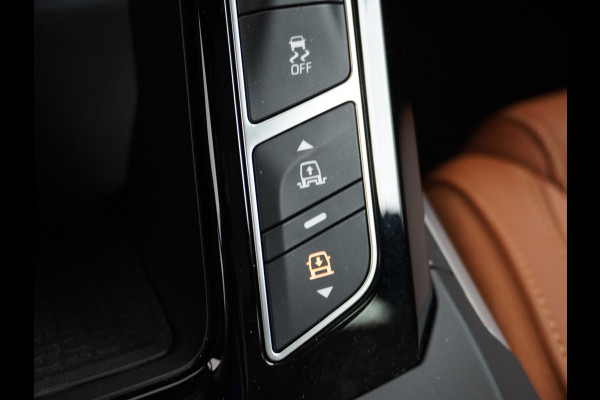 Jaguar I-PACE EV400 PK First HSE Pano-Dak Matrix LED Luchtvering €108K-nieuw! Lmv 22" Alcantara Stuur Leder-KuipStoelen+Ventilatie+Geheugen Ap Meridian™ Surround 825Watt Dual-Ecc achter ! Driver-Assistance-Pack AEB DodehoekDetector ASR Hill-Hold Roll-Stability Control Verkeersborddetectie vermoeidheidsherkenning Uitparke Orig. NLse auto 4,8sec 0-100 Snelladen tot 104kw DC 696Nm koppel ! 90kwh accu !