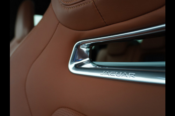 Jaguar I-PACE EV400 PK First HSE Pano-Dak Matrix LED Luchtvering €108K-nieuw! Lmv 22" Alcantara Stuur Leder-KuipStoelen+Ventilatie+Geheugen Ap Meridian™ Surround 825Watt Dual-Ecc achter ! Driver-Assistance-Pack AEB DodehoekDetector ASR Hill-Hold Roll-Stability Control Verkeersborddetectie vermoeidheidsherkenning Uitparke Orig. NLse auto 4,8sec 0-100 Snelladen tot 104kw DC 696Nm koppel ! 90kwh accu !