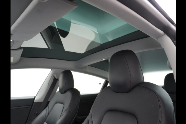 Tesla Model 3 RWD SR+ 60kWh 325PK FSD 3-Computer Lmv 18" AutoPilot Leder PanoDak Adaptive-Cruise Lmv Camera's Elektr.-Stuur+Stoelen+Spiegels+G Navi LED Comfortstoelen ACC DAB Keyless en Voorverwarmen interieur via App One-Pedal-Drive Origineel Nederlandse auto tot 11kw laden thuis! Garantie Accu tot 18-03-2028 max 160.000km 1.584kg licht!