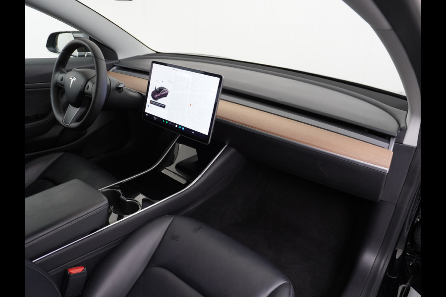 Tesla Model 3 RWD SR+ 60kWh 325PK FSD 3-Computer Lmv 18" AutoPilot Leder PanoDak Adaptive-Cruise Lmv Camera's Elektr.-Stuur+Stoelen+Spiegels+G Navi LED Comfortstoelen ACC DAB Keyless en Voorverwarmen interieur via App One-Pedal-Drive Origineel Nederlandse auto tot 11kw laden thuis! Garantie Accu tot 18-03-2028 max 160.000km 1.584kg licht!