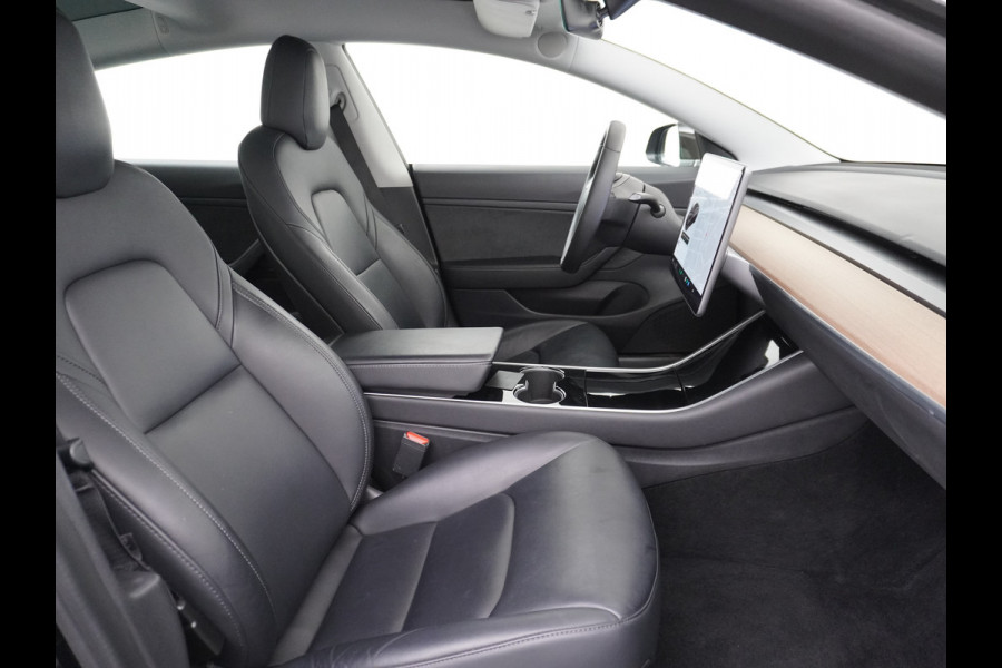 Tesla Model 3 RWD SR+ 60kWh 325PK FSD 3-Computer Lmv 18" AutoPilot Leder PanoDak Adaptive-Cruise Lmv Camera's Elektr.-Stuur+Stoelen+Spiegels+G Navi LED Comfortstoelen ACC DAB Keyless en Voorverwarmen interieur via App One-Pedal-Drive Origineel Nederlandse auto tot 11kw laden thuis! Garantie Accu tot 18-03-2028 max 160.000km 1.584kg licht!