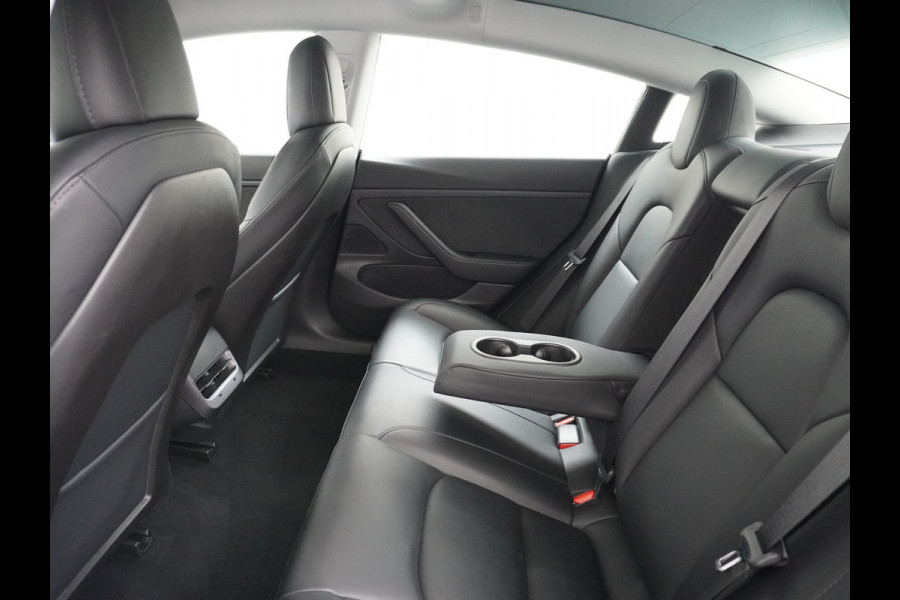 Tesla Model 3 RWD SR+ 60kWh 325PK FSD 3-Computer Lmv 18" AutoPilot Leder PanoDak Adaptive-Cruise Lmv Camera's Elektr.-Stuur+Stoelen+Spiegels+G Navi LED Comfortstoelen ACC DAB Keyless en Voorverwarmen interieur via App One-Pedal-Drive Origineel Nederlandse auto tot 11kw laden thuis! Garantie Accu tot 18-03-2028 max 160.000km 1.584kg licht!