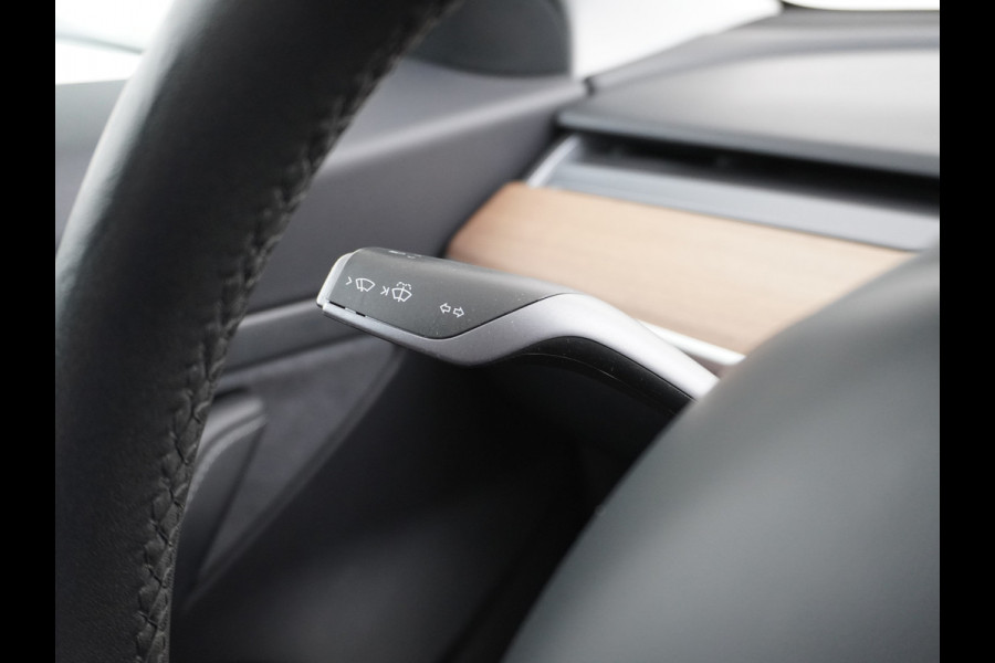 Tesla Model 3 RWD SR+ 60kWh 325PK FSD 3-Computer Lmv 18" AutoPilot Leder PanoDak Adaptive-Cruise Lmv Camera's Elektr.-Stuur+Stoelen+Spiegels+G Navi LED Comfortstoelen ACC DAB Keyless en Voorverwarmen interieur via App One-Pedal-Drive Origineel Nederlandse auto tot 11kw laden thuis! Garantie Accu tot 18-03-2028 max 160.000km 1.584kg licht!