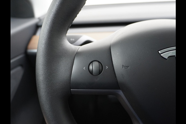 Tesla Model 3 RWD SR+ 60kWh 325PK FSD 3-Computer Lmv 18" AutoPilot Leder PanoDak Adaptive-Cruise Lmv Camera's Elektr.-Stuur+Stoelen+Spiegels+G Navi LED Comfortstoelen ACC DAB Keyless en Voorverwarmen interieur via App One-Pedal-Drive Origineel Nederlandse auto tot 11kw laden thuis! Garantie Accu tot 18-03-2028 max 160.000km 1.584kg licht!