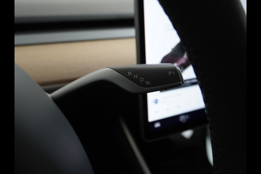 Tesla Model 3 RWD SR+ 60kWh 325PK FSD 3-Computer Lmv 18" AutoPilot Leder PanoDak Adaptive-Cruise Lmv Camera's Elektr.-Stuur+Stoelen+Spiegels+G Navi LED Comfortstoelen ACC DAB Keyless en Voorverwarmen interieur via App One-Pedal-Drive Origineel Nederlandse auto tot 11kw laden thuis! Garantie Accu tot 18-03-2028 max 160.000km 1.584kg licht!