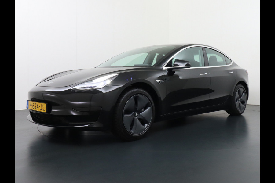 Tesla Model 3 RWD SR+ 60kWh 325PK FSD 3-Computer Lmv 18" AutoPilot Leder PanoDak Adaptive-Cruise Lmv Camera's Elektr.-Stuur+Stoelen+Spiegels+G Navi LED Comfortstoelen ACC DAB Keyless en Voorverwarmen interieur via App One-Pedal-Drive Origineel Nederlandse auto tot 11kw laden thuis! Garantie Accu tot 18-03-2028 max 160.000km 1.584kg licht!
