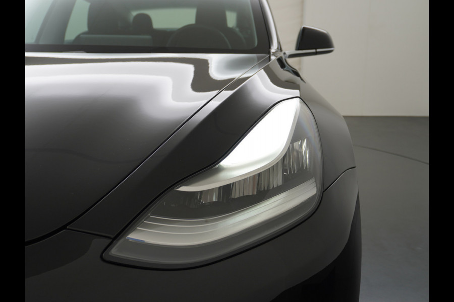Tesla Model 3 RWD SR+ 60kWh 325PK FSD 3-Computer Lmv 18" AutoPilot Leder PanoDak Adaptive-Cruise Lmv Camera's Elektr.-Stuur+Stoelen+Spiegels+G Navi LED Comfortstoelen ACC DAB Keyless en Voorverwarmen interieur via App One-Pedal-Drive Origineel Nederlandse auto tot 11kw laden thuis! Garantie Accu tot 18-03-2028 max 160.000km 1.584kg licht!