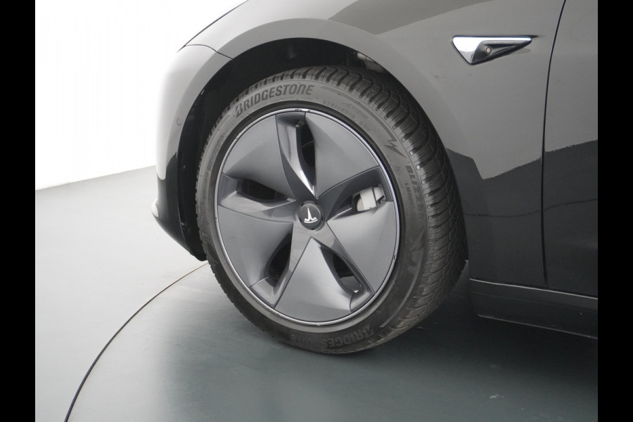 Tesla Model 3 RWD SR+ 60kWh 325PK FSD 3-Computer Lmv 18" AutoPilot Leder PanoDak Adaptive-Cruise Lmv Camera's Elektr.-Stuur+Stoelen+Spiegels+G Navi LED Comfortstoelen ACC DAB Keyless en Voorverwarmen interieur via App One-Pedal-Drive Origineel Nederlandse auto tot 11kw laden thuis! Garantie Accu tot 18-03-2028 max 160.000km 1.584kg licht!