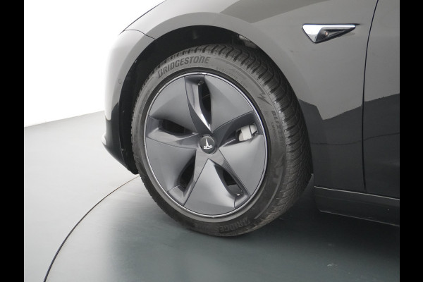 Tesla Model 3 RWD SR+ 60kWh 325PK FSD 3-Computer Lmv 18" AutoPilot Leder PanoDak Adaptive-Cruise Lmv Camera's Elektr.-Stuur+Stoelen+Spiegels+G Navi LED Comfortstoelen ACC DAB Keyless en Voorverwarmen interieur via App One-Pedal-Drive Origineel Nederlandse auto tot 11kw laden thuis! Garantie Accu tot 18-03-2028 max 160.000km 1.584kg licht!