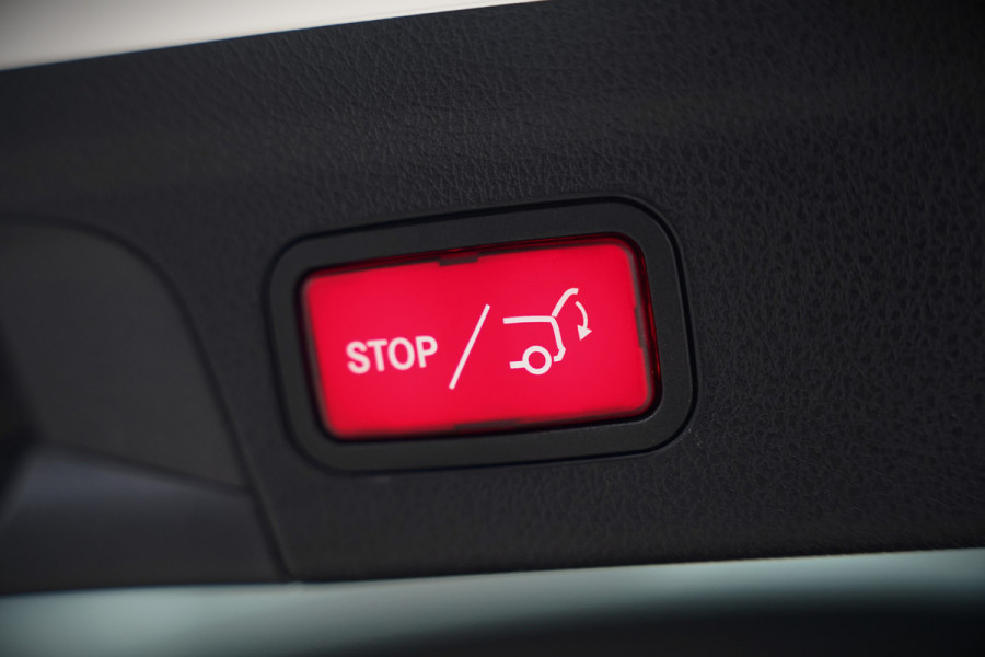 Mercedes-Benz GLE 350 D 4MATIC | Grijs Kenteken | AMG | Burmester | Adaptive Cruise Control | Stoelverwarming | Panoramadak | Luchtvering | Trekhaak | 360° Camera | BTW | Apple Carplay | Ambiance Verlichting | Leder | Nigh