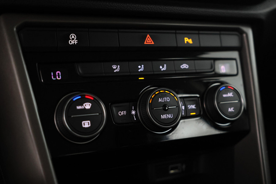Volkswagen T-Roc 1.6 TDI Style Business Cruise Control, Panoramadak, Trekhaak, Airco, Parkeersensoren