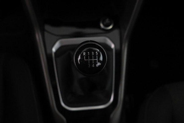 Volkswagen T-Roc 1.6 TDI Style Business Cruise Control, Panoramadak, Trekhaak, Airco, Parkeersensoren