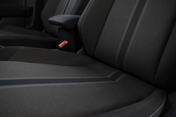 Volkswagen T-Roc 1.6 TDI Style Business Cruise Control, Panoramadak, Trekhaak, Airco, Parkeersensoren