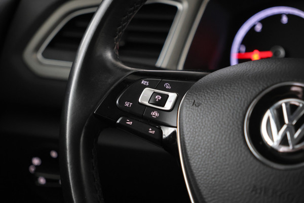 Volkswagen T-Roc 1.6 TDI Style Business Cruise Control, Panoramadak, Trekhaak, Airco, Parkeersensoren