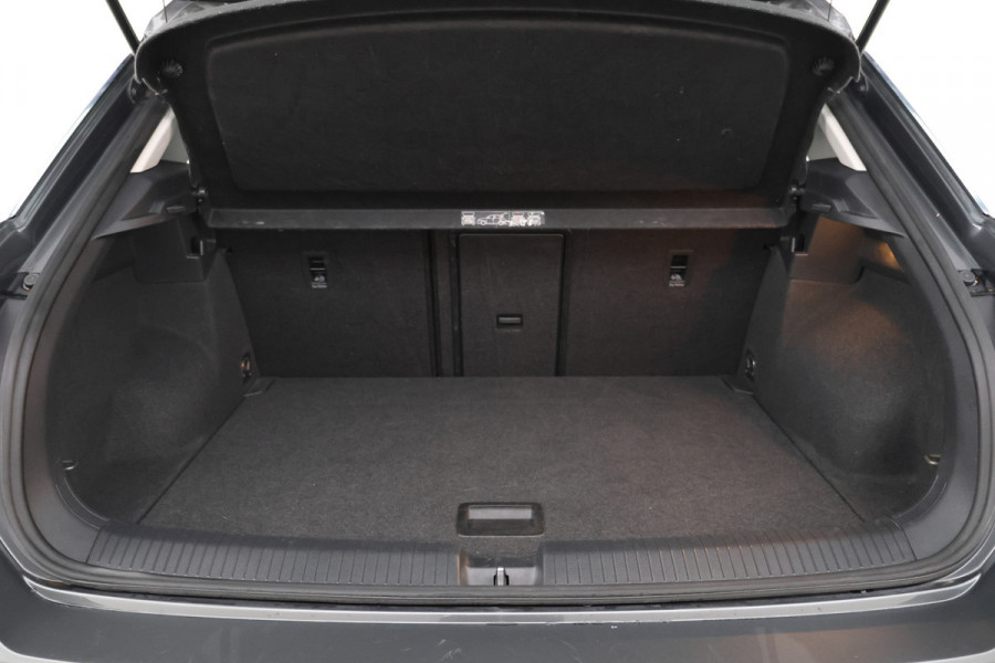 Volkswagen T-Roc 1.6 TDI Style Business Cruise Control, Panoramadak, Trekhaak, Airco, Parkeersensoren