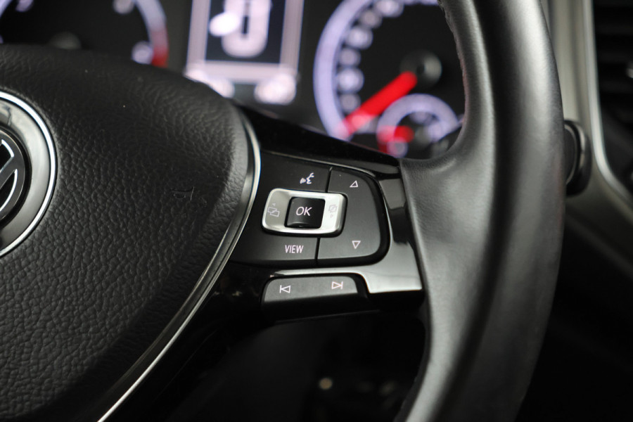 Volkswagen T-Roc 1.6 TDI Style Business Cruise Control, Panoramadak, Trekhaak, Airco, Parkeersensoren