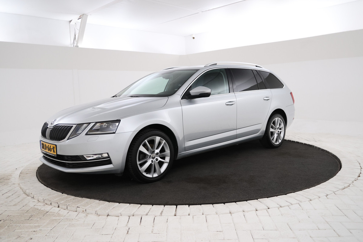 Škoda Octavia Combi 1.6 TDI Greentech Style Business Navigatie, Trekhaak, Virtual, Apple Carplay, Stoelverwarming Škoda Octavia Combi 1.6 TDI Greentech Style Business Navigatie, Trekhaak, Virtual, Apple Carplay, Stoelverwarming