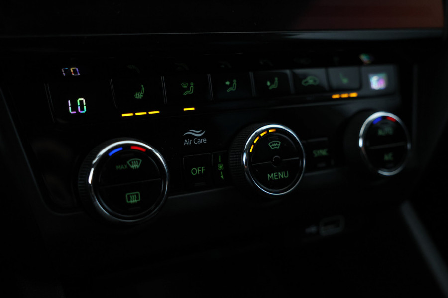 Škoda Octavia Combi 1.6 TDI Greentech Style Business Navigatie, Trekhaak, Virtual, Apple Carplay, Stoelverwarming