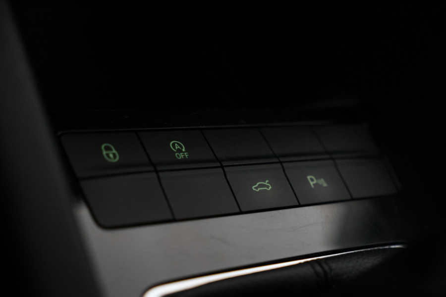 Škoda Octavia Combi 1.6 TDI Greentech Style Business Navigatie, Trekhaak, Virtual, Apple Carplay, Stoelverwarming