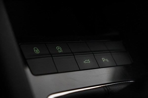 Škoda Octavia Combi 1.6 TDI Greentech Style Business Navigatie, Trekhaak, Virtual, Apple Carplay, Stoelverwarming