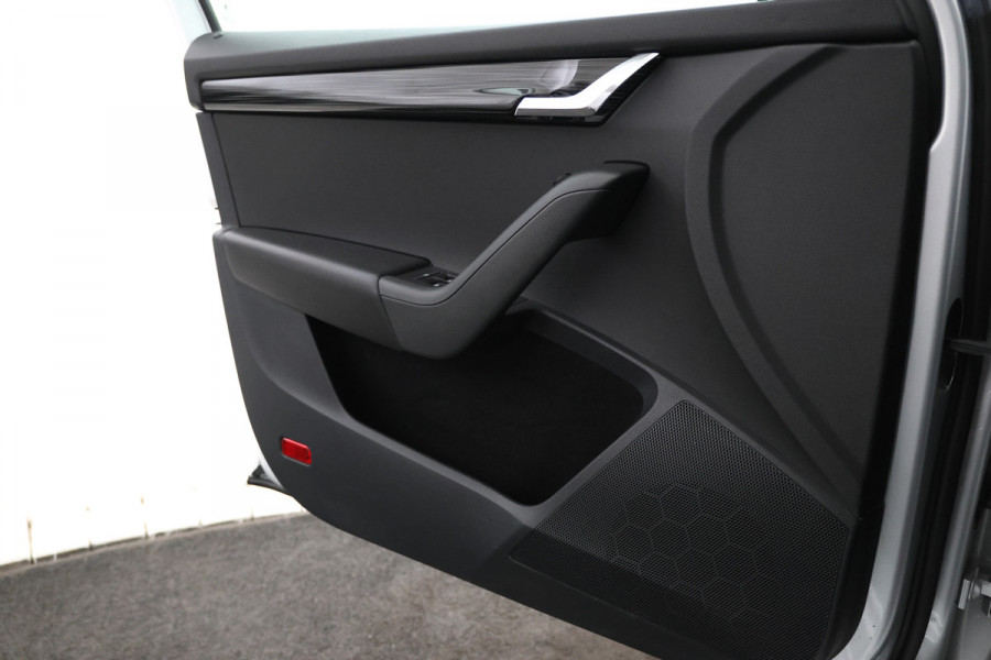 Škoda Octavia Combi 1.6 TDI Greentech Style Business Navigatie, Trekhaak, Virtual, Apple Carplay, Stoelverwarming