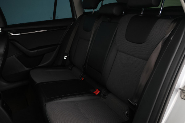 Škoda Octavia Combi 1.6 TDI Greentech Style Business Navigatie, Trekhaak, Virtual, Apple Carplay, Stoelverwarming