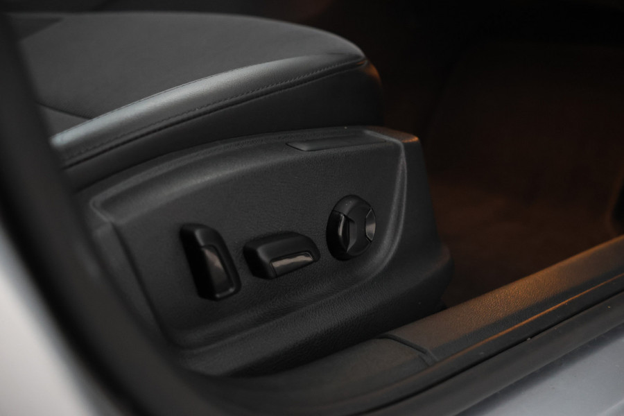 Škoda Octavia Combi 1.6 TDI Greentech Style Business Navigatie, Trekhaak, Virtual, Apple Carplay, Stoelverwarming