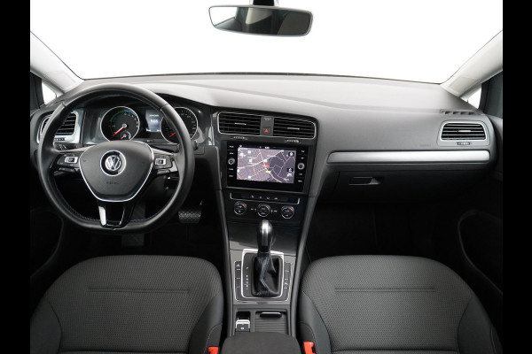 Volkswagen e-Golf AUT. Adaptive Cruise Apple Carplay Android Navi Climatronic Pdc Led Regen-Lichtsensor 36kWh Privacy Glas Bluetooth Spiegelpakket Car-Net App-Connect Wifi E-DITION 1e Eigenaar