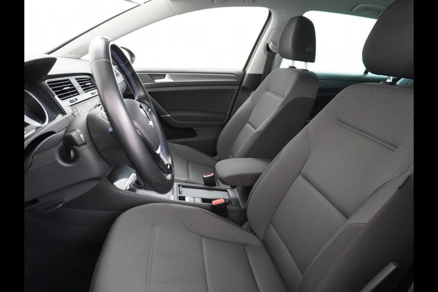Volkswagen e-Golf AUT. Adaptive Cruise Apple Carplay Android Navi Climatronic Pdc Led Regen-Lichtsensor 36kWh Privacy Glas Bluetooth Spiegelpakket Car-Net App-Connect Wifi E-DITION 1e Eigenaar