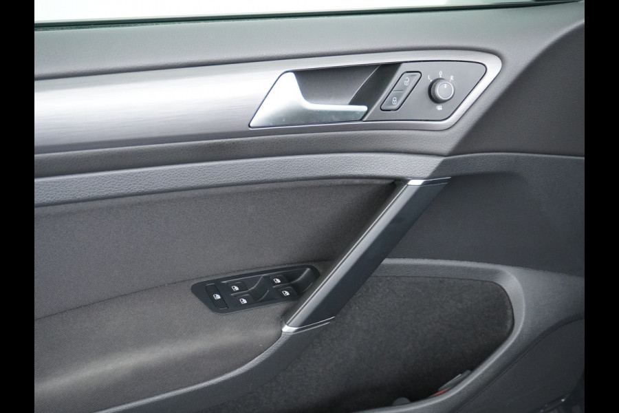 Volkswagen e-Golf AUT. Adaptive Cruise Apple Carplay Android Navi Climatronic Pdc Led Regen-Lichtsensor 36kWh Privacy Glas Bluetooth Spiegelpakket Car-Net App-Connect Wifi E-DITION 1e Eigenaar