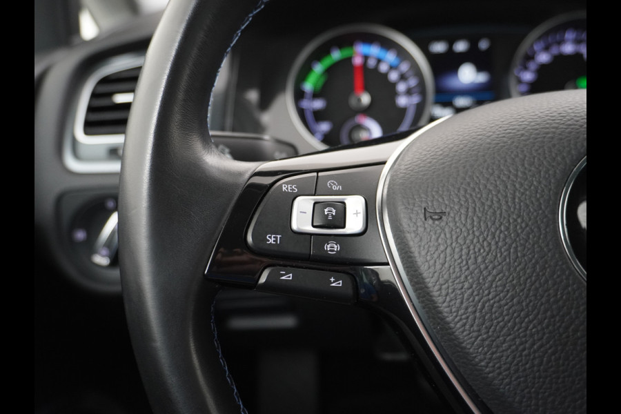 Volkswagen e-Golf AUT. Adaptive Cruise Apple Carplay Android Navi Climatronic Pdc Led Regen-Lichtsensor 36kWh Privacy Glas Bluetooth Spiegelpakket Car-Net App-Connect Wifi E-DITION 1e Eigenaar