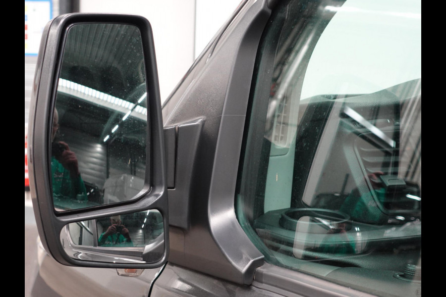Ford Transit Custom 300 2.0 TDCI 130pk L2H1 Trend Automaat Airco Navigatie Cruisecontrol Camera Parkeersensoren Trekhaak Betimmering